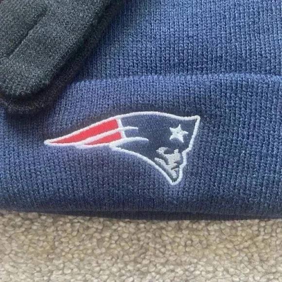 NFL Patriots Cuffed Knit Hat and Mittens Set - Picture 2 of 5